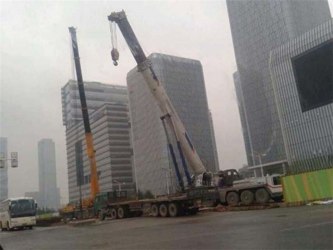 秦都区“自动找平”—— 吊车的 “平地神器” 技术